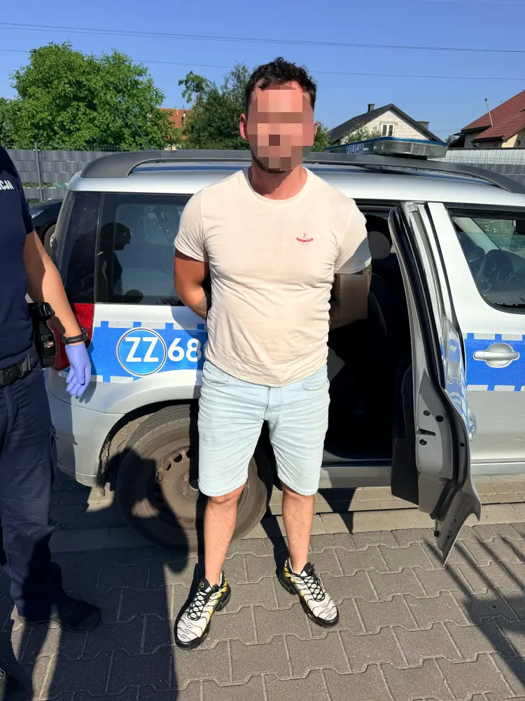 Policja w Wołominie odzyskała skradzioną Toyotę z Czech. Kierowca był poszukiwany i miał zakazy prowadzenia pojazdów.