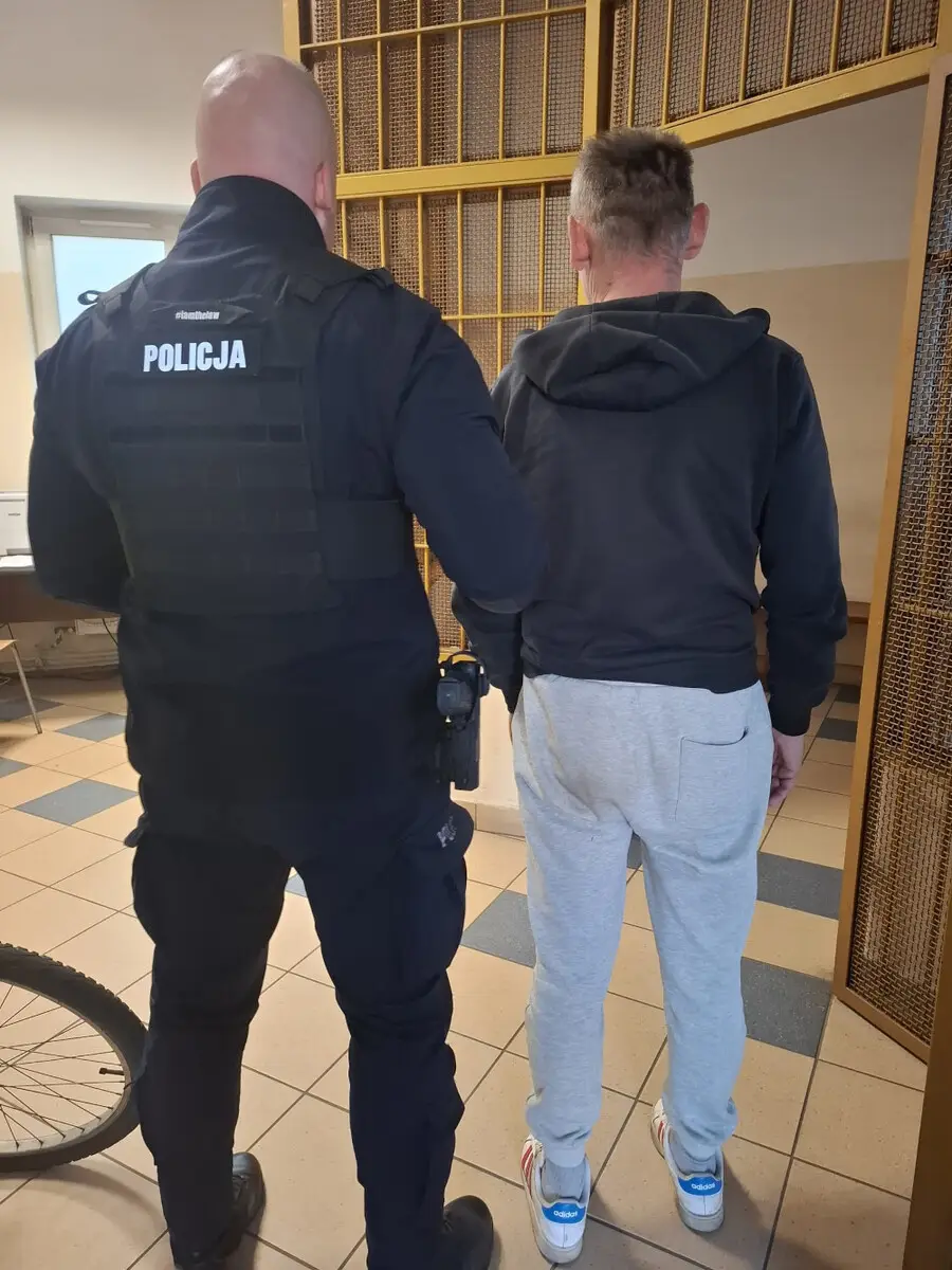 Mężczyzna zatrzymany za jazdę po alkoholu i próbę przekupstwa