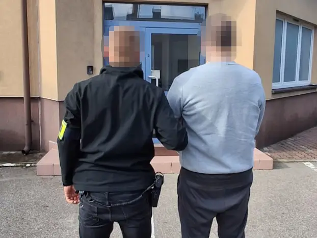 Policja zatrzymała 29-latka oskarżonego o oszustwo przy zwrocie towaru