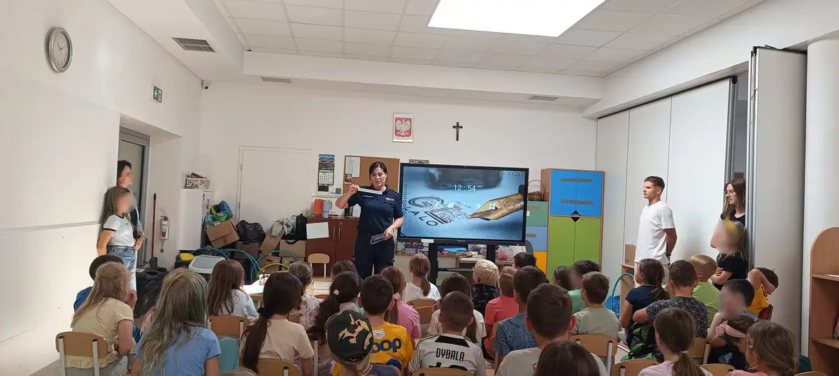 Edukacja o bezpieczeństwie i zdrowym stylu życia podczas półkolonii w Radzyminie