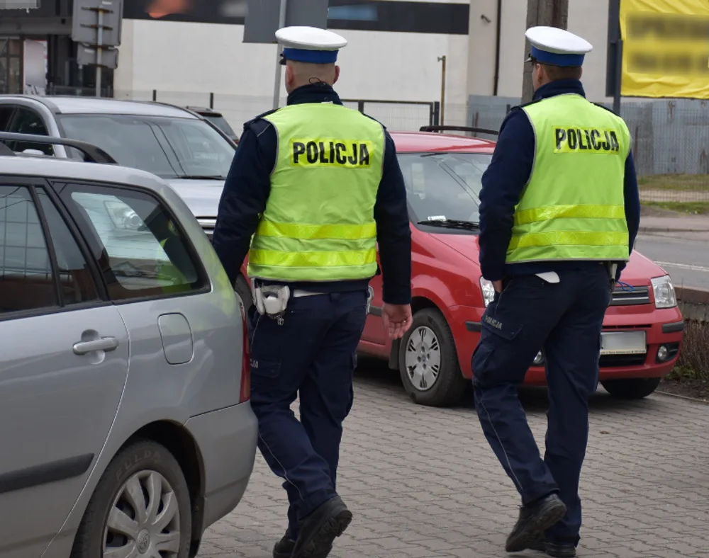 Zatrzymany kierowca z zakazem prowadzenia pojazdów i poszukiwany do odbycia kary
